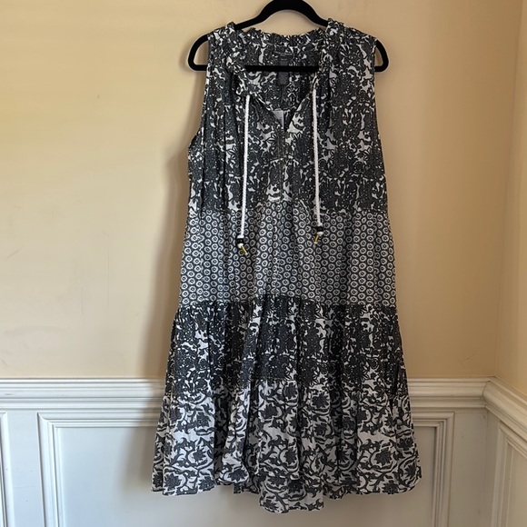 Chelsea & Theodore Dresses & Skirts - NWT Chelsea & Theodore Gray & White Patterned Sleeveless Tiered Midi Dress 3X/3T